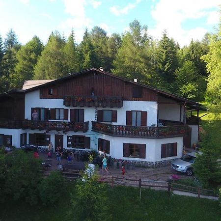 Albergo Scoiattolo Tret Exterior foto