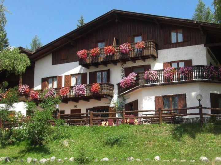 Albergo Scoiattolo Tret Exterior foto