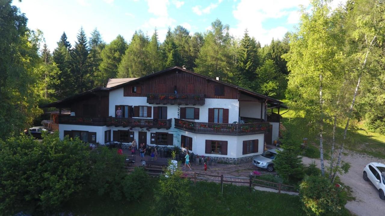 Albergo Scoiattolo Tret Exterior foto